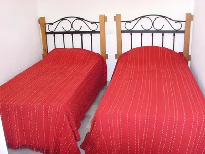 Cama o camas de una habitación en 2 bedroomed, penthouse Apartment with sea and mountain views