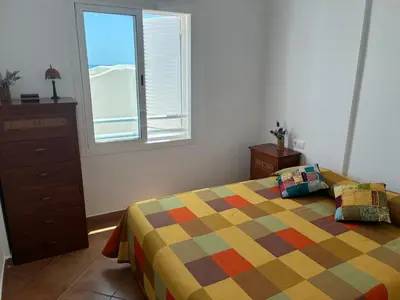 Cama o camas de una habitación en Apartamento con vistas al mar en la Isleta del Moro