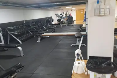 Gimnasio o instalaciones de fitness de Golf, piscina climatizada y playa