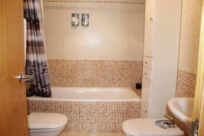 Un baño de Golf, piscina climatizada y playa