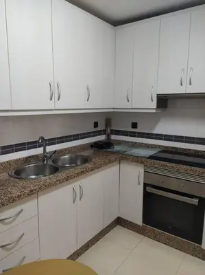 Una cocina o zona de cocina en Bajo puerta de Alcazaba