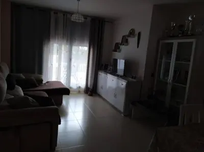 Una televisión o centro de entretenimiento en Bajo puerta de Alcazaba