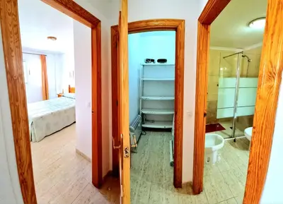 Un baño de Apartamento bajo VERAMAR 2 2ª línea 500 m de la playa