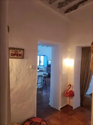 Una televisión o centro de entretenimiento en La casita Azul