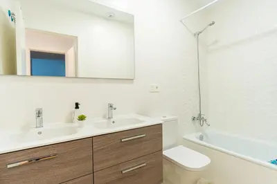 Un baño de ATP Vega de Acá a 5 minutos de la Playa - Parking Privado Gratis!