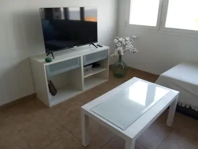 Una televisión o centro de entretenimiento en Primera línea de playa en Villaricos