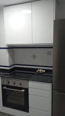 Una cocina o zona de cocina en TrendyHomes Retamar - Vistas al mar, playa a 1 min, golf