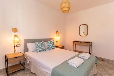 Cama o camas de una habitación en TrendyHomes Retamar - Vistas al mar, playa a 1 min, golf
