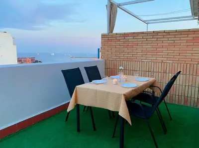 Un balcón o terraza de Luminoso ático con vistas al mar