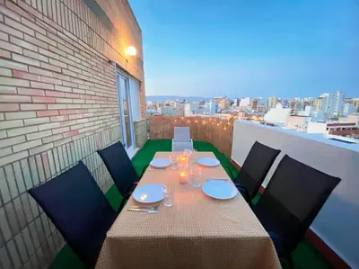 Un balcón o terraza de Luminoso ático con vistas al mar
