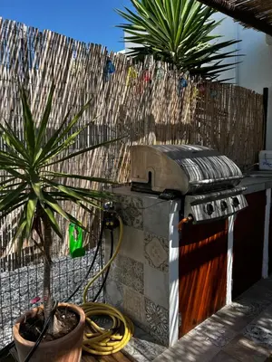 Barbacoa disponible para clientes en la casa o chalet