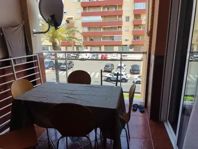 Un balcón o terraza de piso 3 habitaciones urbanizacion