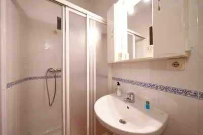Un baño de Sotillo E-6-8