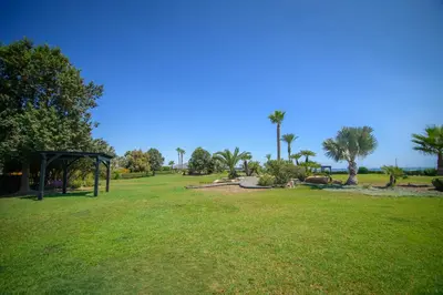 Jardín al aire libre en Atico Junto al Mar Jardines de Nuevo Vera Acceso directo a la playa WIFI