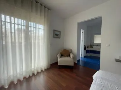 Cama o camas de una habitación en Tokyo Rooms (El Playazo) - Habitación PREMIUM con baño privado