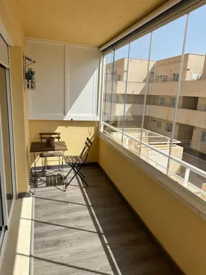Un balcón o terraza de Piso familiar en El Toyo