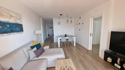 Una televisión o centro de entretenimiento en PALM TOWER APARTMENT