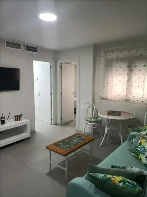 Una televisión o centro de entretenimiento en Paradise of Dreams Apartamentos - MAREA APARTAMENTO