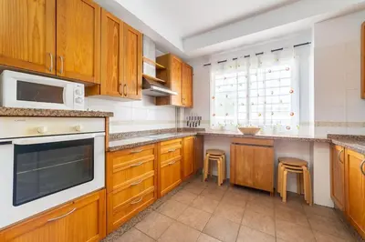Una cocina o zona de cocina en Trendy Homes Toyo Golf