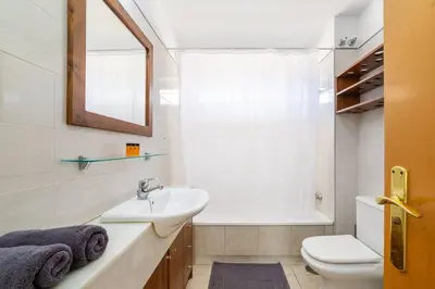 Un baño de Trendy Homes Toyo Golf