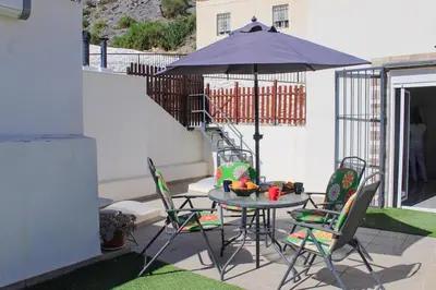 Un patio o zona al aire libre en Casa Mary R&R