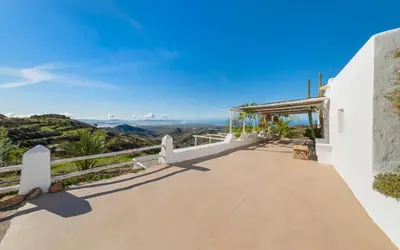 Vista general de una montaña o vista desde la villa