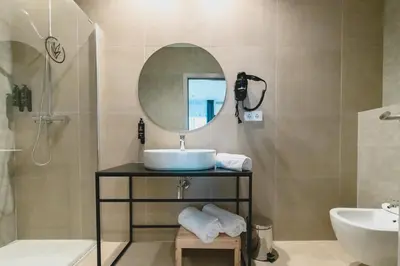 Un baño de HOTEL ALOVE