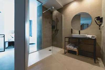Un baño de HOTEL ALOVE