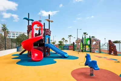 Zona de juegos infantil en Apartamentos Turísticos Best Indalo