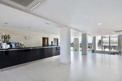 El vestíbulo o zona de recepción de Apartamentos Turísticos Best Indalo