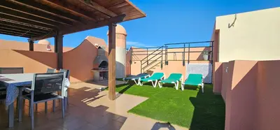 Piscina en o cerca de Homes of Spain, Apartamentos Paraiso Vera Playa, Ed Tahiti, Atico E de 2 dormitorios con piscina privada en solárium y barbacoa, pie de playa, WIFI