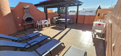 Un balcón o terraza de Homes of Spain, Apartamentos Paraiso Vera Playa, Ed Tahiti, Atico H de 2 dormitorios con piscina privada en solárium y barbacoa, pie de playa, WIFI