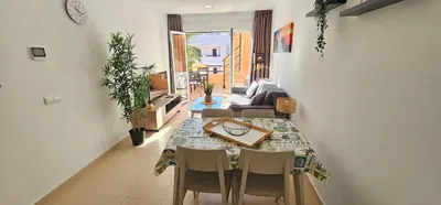 Zona de estar de Homes of Spain, Apartamentos Paraiso Vera Playa, Ed Tahiti, Atico H de 2 dormitorios con piscina privada en solárium y barbacoa, pie de playa, WIFI