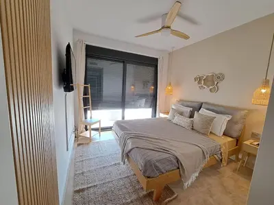 Cama o camas de una habitación en The Retreat, Valle del Este Modern Apartment