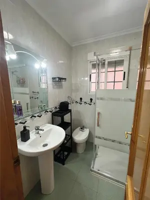 Un baño de PISO Guadix MB