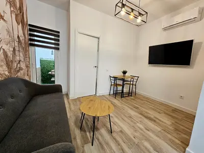 Una televisión o centro de entretenimiento en Elegante apartamento de diseño.