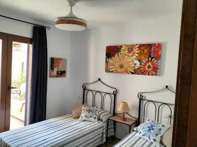 Cama o camas de una habitación en La Kasbah - Bajo con jardín - Urbanización privada - Ground floor with garden - Private urbanization