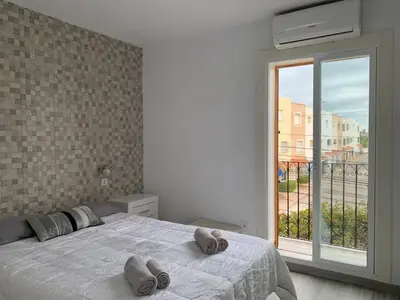 Cama o camas de una habitación en APARTAMENTO LAS MARINAS MENOS DE 100M DE LA PLAYA WIFI-SMART TV
