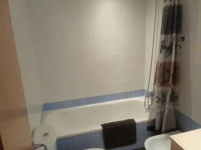 Un baño de Estupendo apartamento con vistas directas al mar