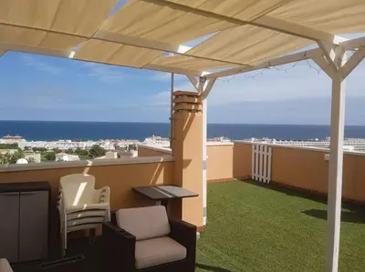 Un balcón o terraza de Estupendo apartamento con vistas directas al mar