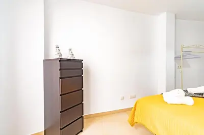 Cama o camas de una habitación en Avenida Principal junto a la Playa - by Aloha Palma