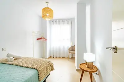 Cama o camas de una habitación en Avenida Principal junto a la Playa - by Aloha Palma
