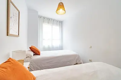 Cama o camas de una habitación en Avenida Principal junto a la Playa - by Aloha Palma