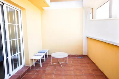 Un balcón o terraza de Piscina playa y relax en familia