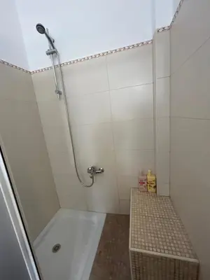 Un baño de Bonito apartamento cerca de la playa