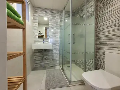 Un baño de Casa en el Centro con vistas - by Aloha Palma