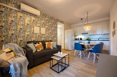Zona de estar de Bajo con terraza #Playa 8min #Chill out #Cuna