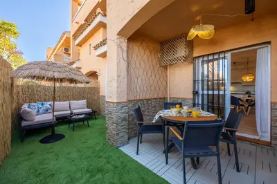 Zona de estar de Bajo con terraza #Playa 8min #Chill out #Cuna
