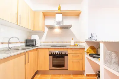 Una cocina o zona de cocina en Apartamento en Marina Beach con vistas al mar