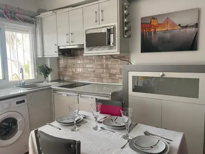 Una cocina o zona de cocina en ESTUDIO EN SANJOSE A 50 M DE LA PLAYA